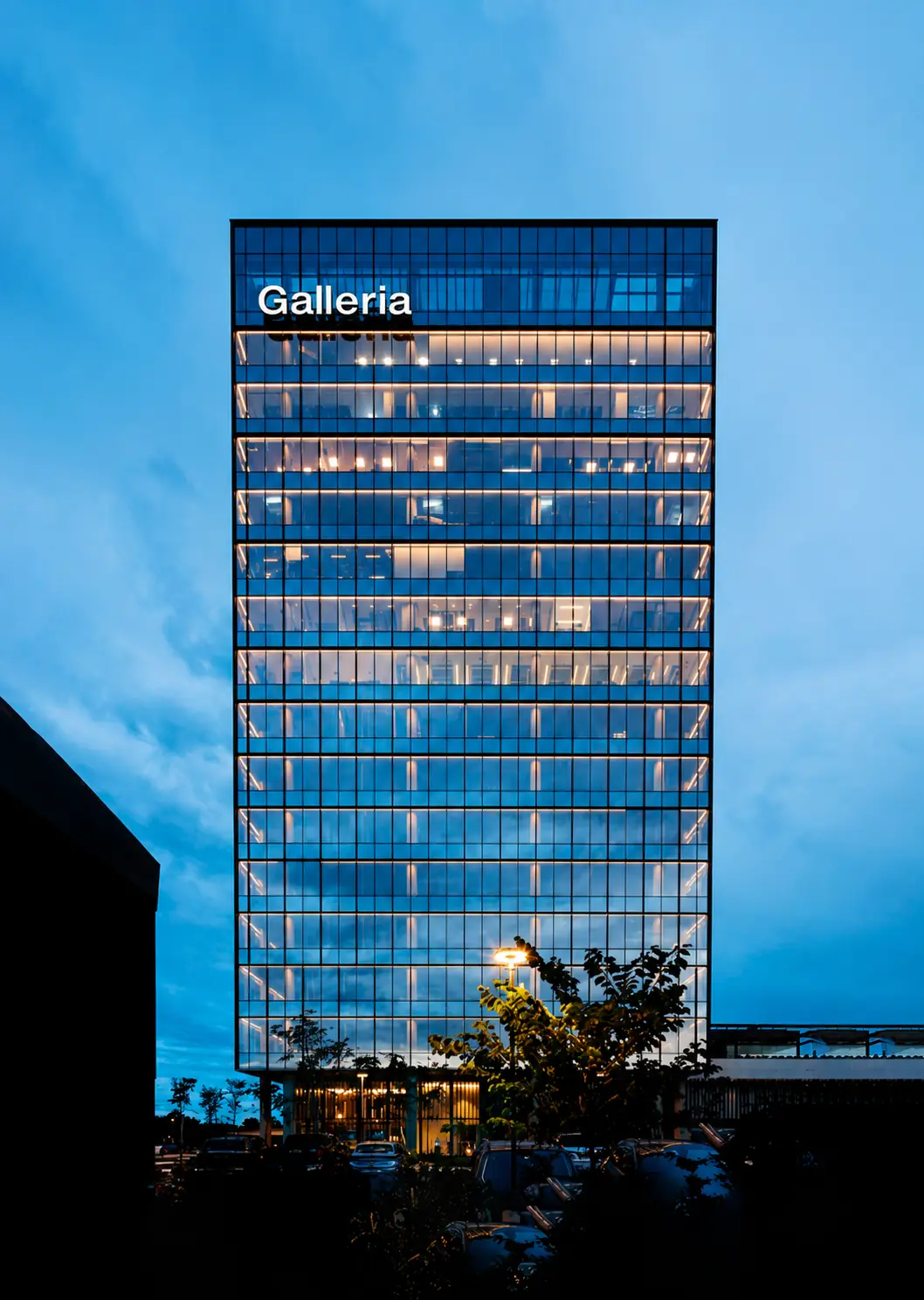 Edifício da Galleria Bank ao entardecer